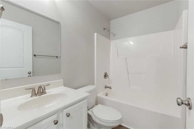 628 Woodlake Park Drive, Kernersville, NC 27284