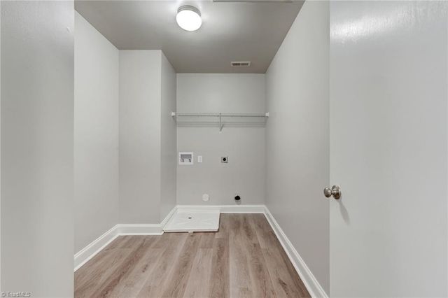 628 Woodlake Park Drive, Kernersville, NC 27284