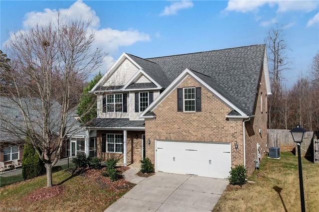 628 Woodlake Park Drive, Kernersville, NC 27284