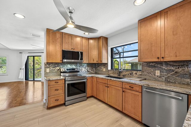 5662 SE Schooner Oaks Way, Stuart, FL 34997