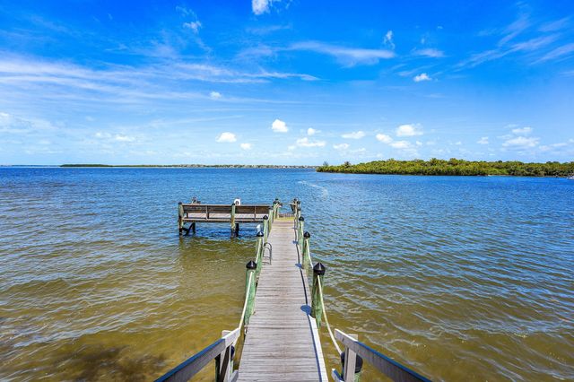 5662 SE Schooner Oaks Way, Stuart, FL 34997