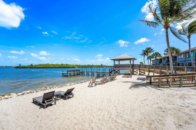 5662 SE Schooner Oaks Way, Stuart, FL 34997