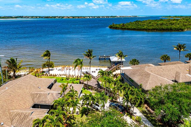 5662 SE Schooner Oaks Way, Stuart, FL 34997