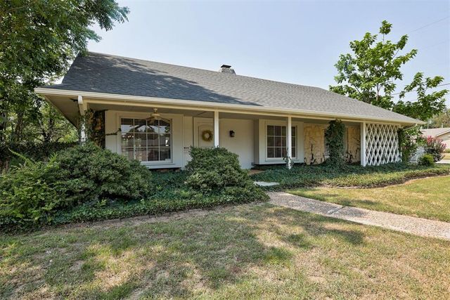 1744 Westbrooke Terrace, Norman, OK 73072