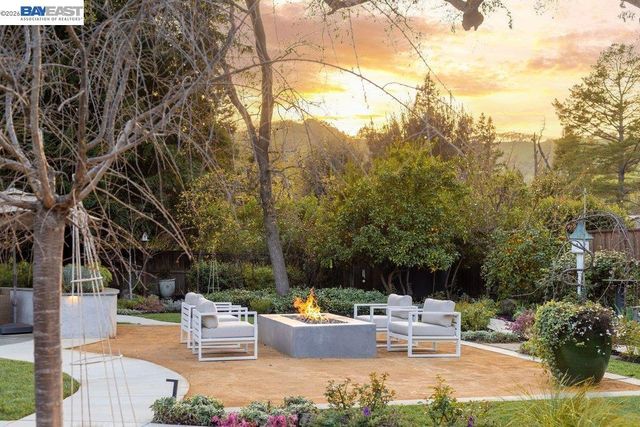 1397 Pine Tree Dr, Alamo, CA 94507