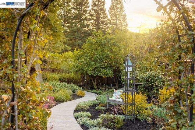 1397 Pine Tree Dr, Alamo, CA 94507