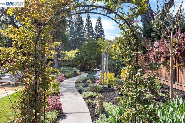 1397 Pine Tree Dr, Alamo, CA 94507