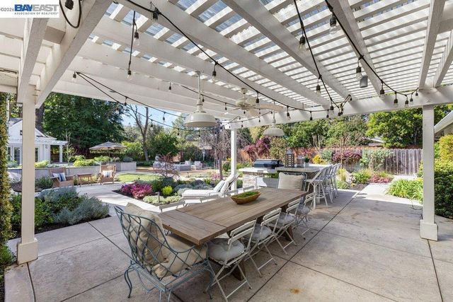 1397 Pine Tree Dr, Alamo, CA 94507