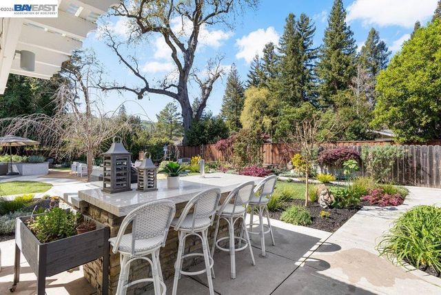 1397 Pine Tree Dr, Alamo, CA 94507