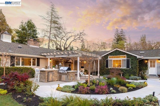 1397 Pine Tree Dr, Alamo, CA 94507