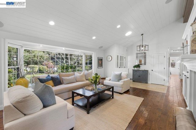 1397 Pine Tree Dr, Alamo, CA 94507