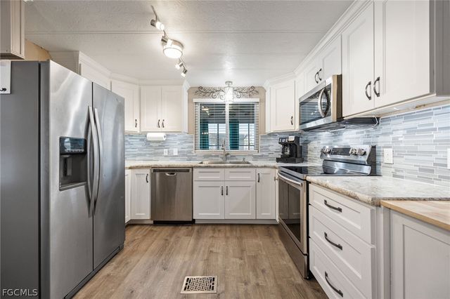 488 Jacklin LN, North Fort Myers, FL 33903