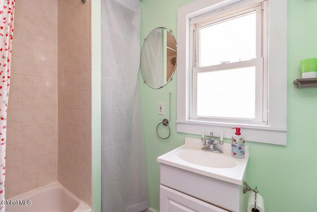 91 Green Avenue, Castleton-on-hudson, NY 12033