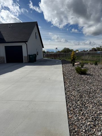 2295 S 3150 W, West Haven, UT 84401