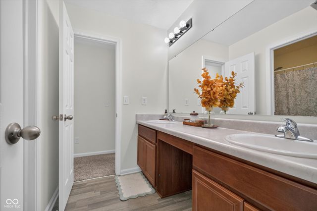 2241 Maple Stone Lane, Greenwood, IN 46143