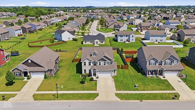 2241 Maple Stone Lane, Greenwood, IN 46143