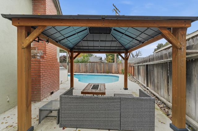 365 Birchwood Ct, Modesto, CA 95350