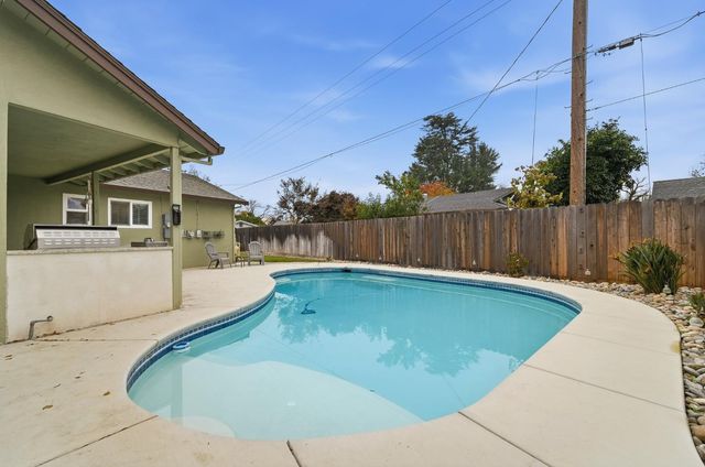 365 Birchwood Ct, Modesto, CA 95350