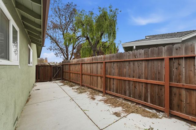 365 Birchwood Ct, Modesto, CA 95350