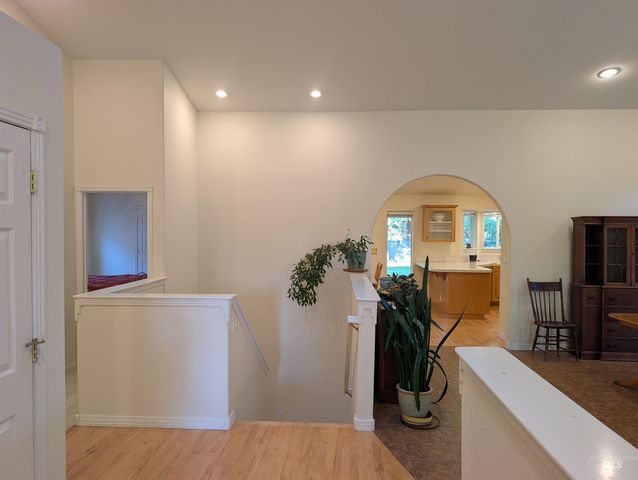 690 S Granite Way, Boise, ID 83712