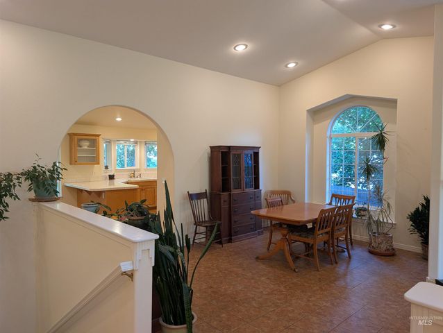 690 S Granite Way, Boise, ID 83712