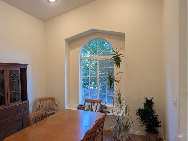 690 S Granite Way, Boise, ID 83712