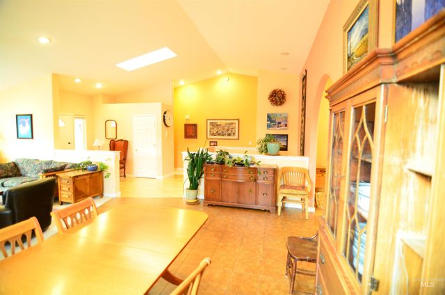 690 S Granite Way, Boise, ID 83712