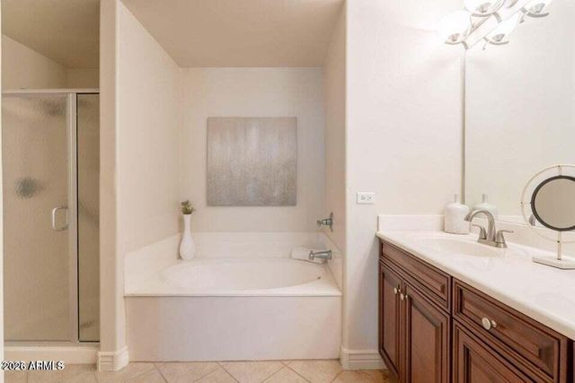 5450 E DEER VALLEY Drive 1208, Phoenix, AZ 85054