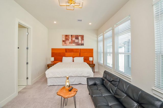 5811 Fairdale Lane B, Houston, TX 77057