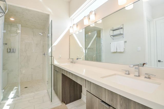 5811 Fairdale Lane B, Houston, TX 77057