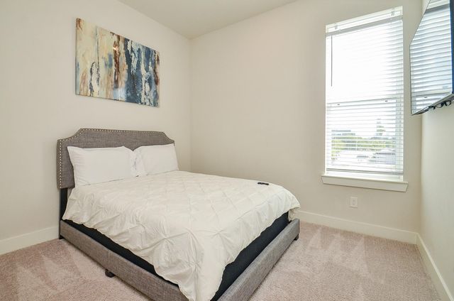 5811 Fairdale Lane B, Houston, TX 77057