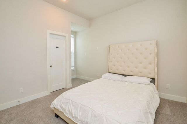 5811 Fairdale Lane B, Houston, TX 77057