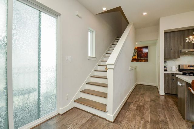 5811 Fairdale Lane B, Houston, TX 77057