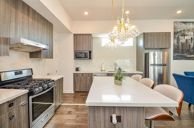 5811 Fairdale Lane B, Houston, TX 77057