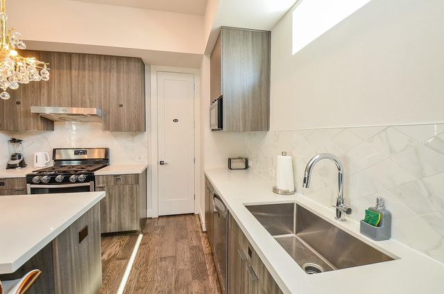 5811 Fairdale Lane B, Houston, TX 77057