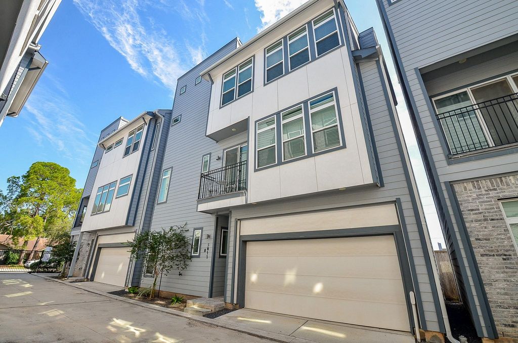 5811 Fairdale Lane B, Houston, TX 77057