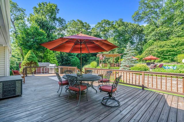 7 Hunter Court, Dix Hills, NY 11746