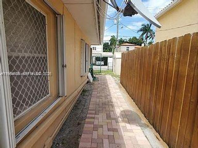 215 S 12th Ave Back, Hollywood, FL 33019