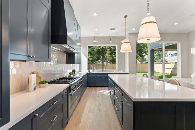 711 E 12th Street, Houston, TX 77008