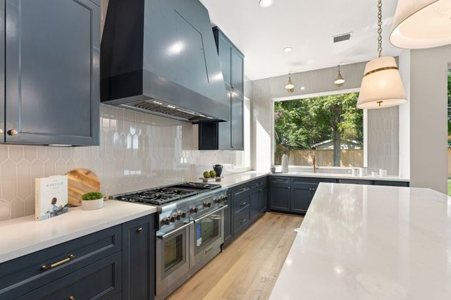 711 E 12th Street, Houston, TX 77008