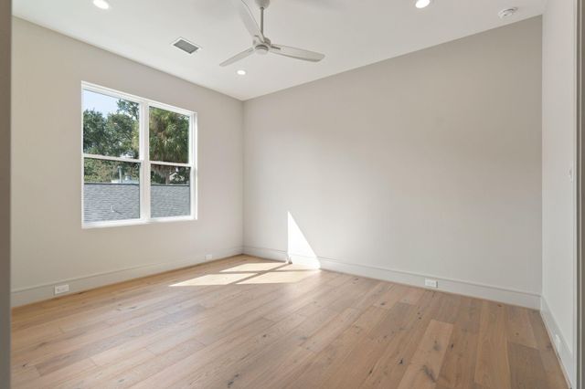 711 E 12th Street, Houston, TX 77008