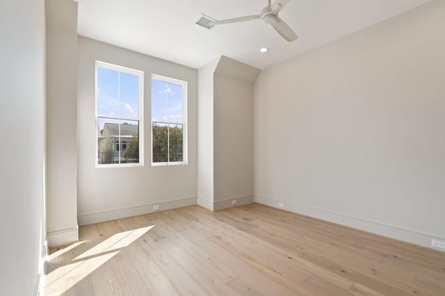 711 E 12th Street, Houston, TX 77008