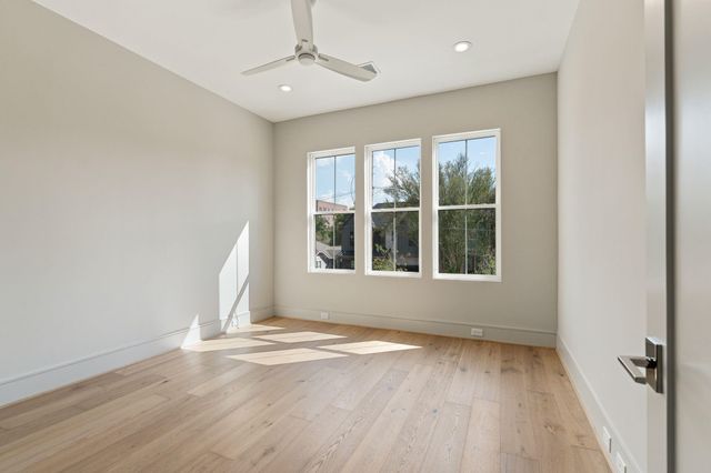 711 E 12th Street, Houston, TX 77008
