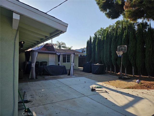 1252 E Walnut, Glendora, CA 91741