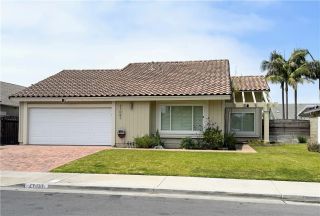 21081 White Horse Ln, Huntington Beach, CA 92646