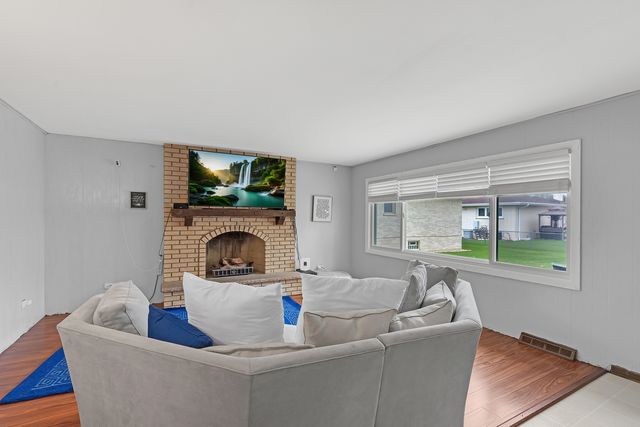 11020 Raleigh Street, Westchester, IL 60154