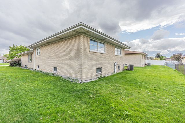 11020 Raleigh Street, Westchester, IL 60154