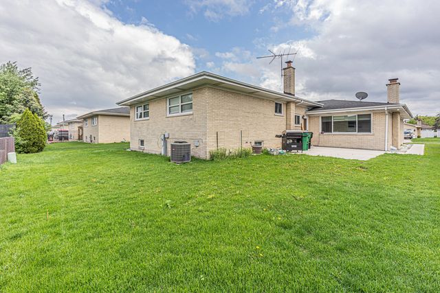 11020 Raleigh Street, Westchester, IL 60154