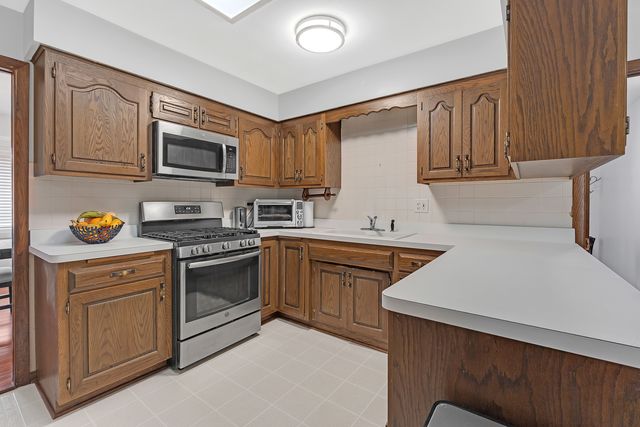 11020 Raleigh Street, Westchester, IL 60154