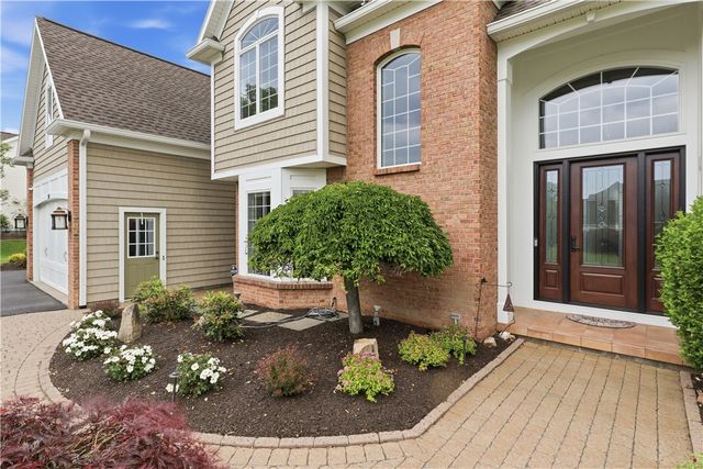 24 Mount Liberty Dr, Perinton, NY 14526